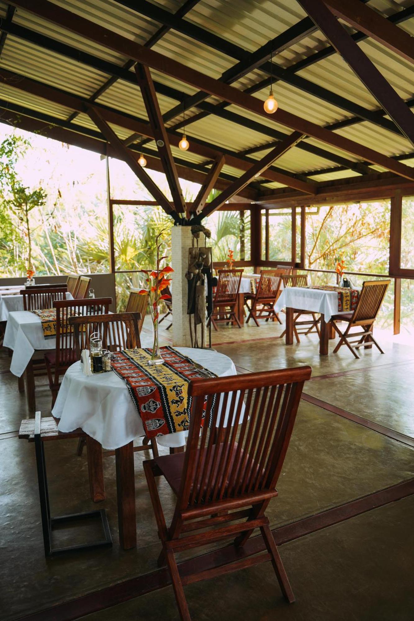 Naara Eco Lodge & Spa 치덴겔레 외부 사진